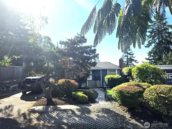 2569 NE 85th Street, Seattle, WA 98115
