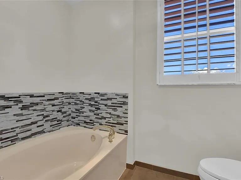 2000 Royal Marco Way #2-607 — Photo 19