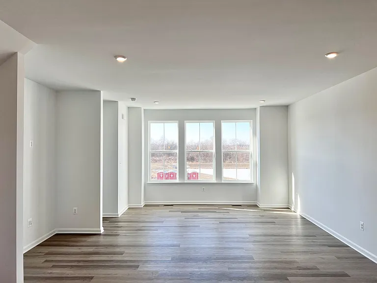 357 Andrew Ct — Photo 19