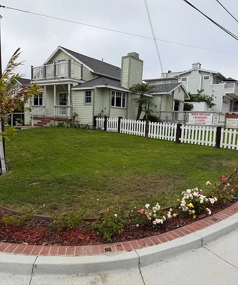 302 N Gertruda Ave — Photo 2