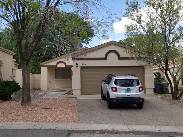 980 Charles Dr NE, Rio Rancho, NM 87144