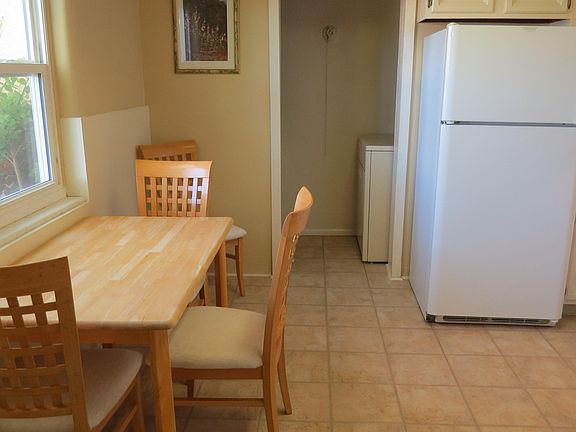 5th image of 1017 Alvarado Dr NE