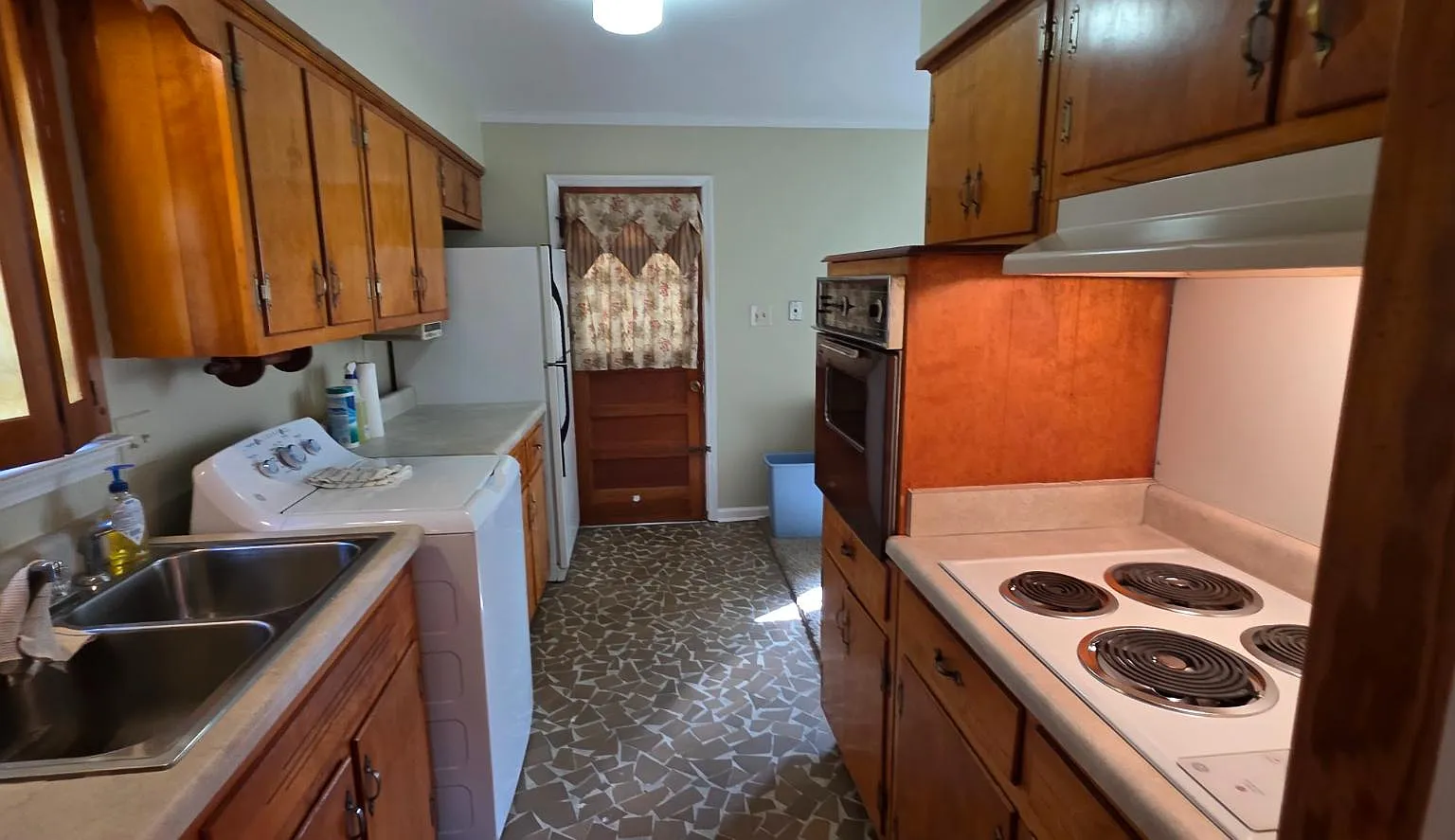523 Shofner Dr — Photo 4