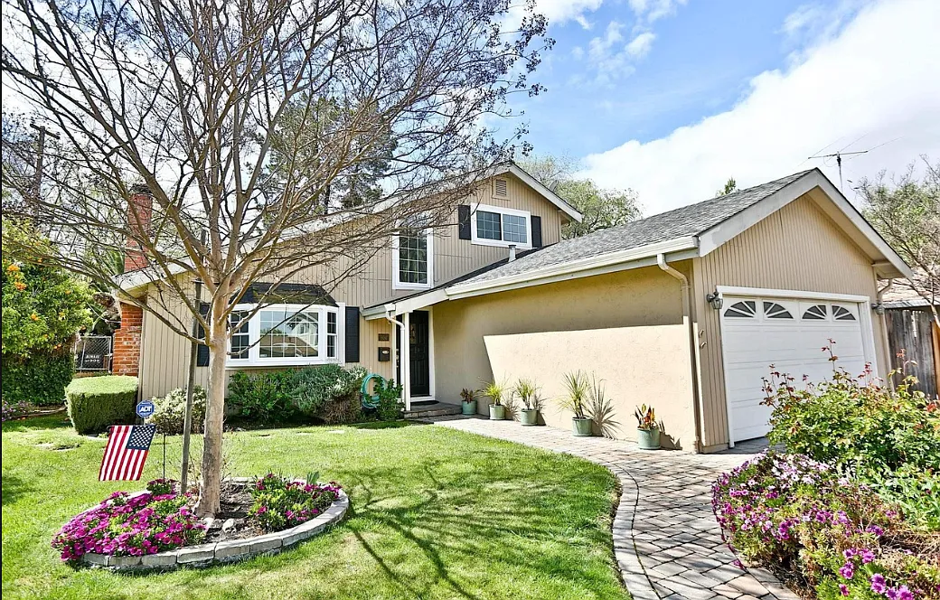 4 bed, 1536 sqft, $3,673 — Photo 2