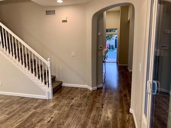 5th image of 639 W Lisbon Ln