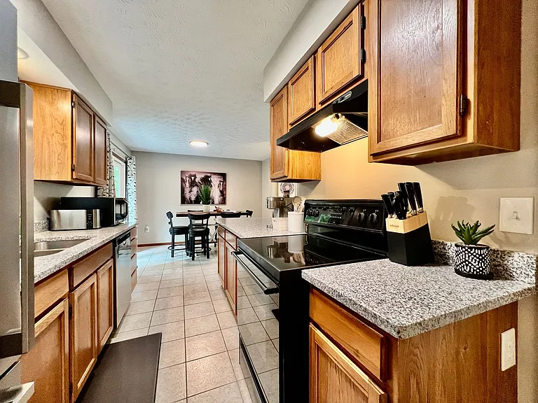 6429 Cincinnati Dayton Rd #B — Photo 4