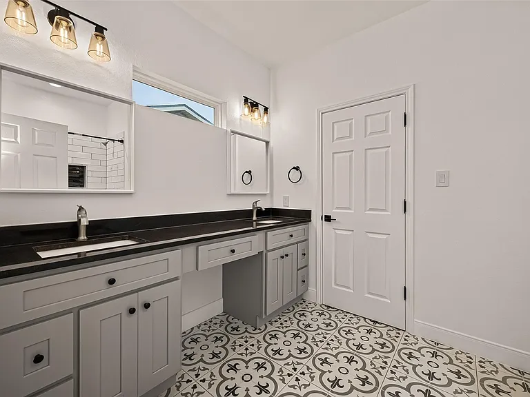 1343 Alpha Ln — Photo 34