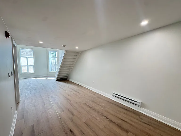 208 King St E — Photo 13