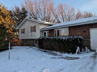 W4987 Birch Rd, Juneau, WI 53039