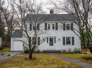 124 Quaker Ln N, West Hartford, CT 06119