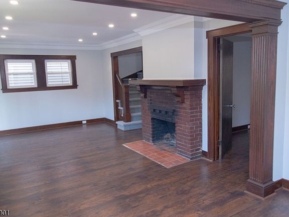 4th image of 36 Vermont Ave