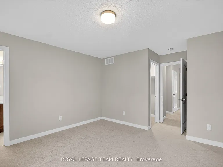 297 Les Emmerson Dr — Photo 25