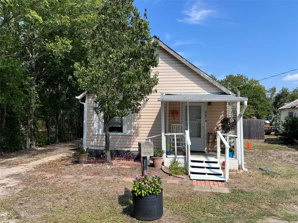 607 Garcia St, Lockhart, TX 78644