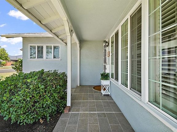 2nd image of 804 N Elspeth Way