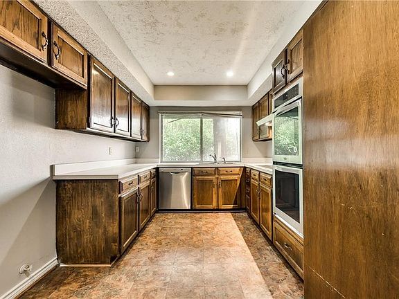 4th image of 1210 Savannah Ct