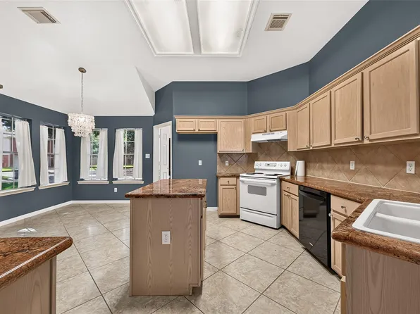 12007 Viola Ct, Pinehurst, TX 77362