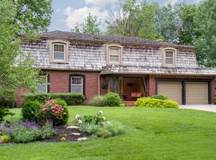 9305 Alhambra St, Prairie Village, KS 66207