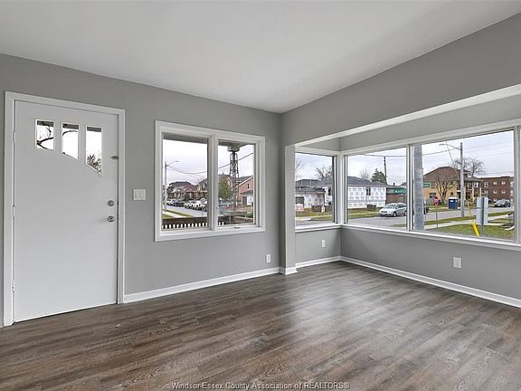 5th image of 1106 Niagara St