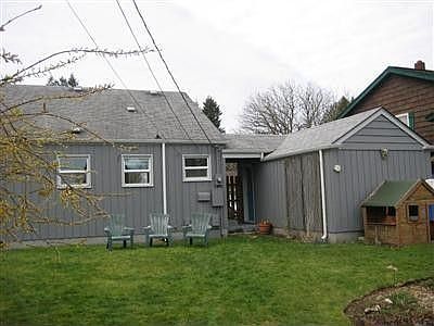 2nd image of 3130 Pear St SE
