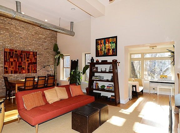 5th image of 928 W Carmen Ave APT 3W