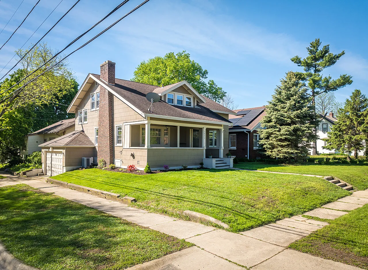 1435 Post Ave photo 1