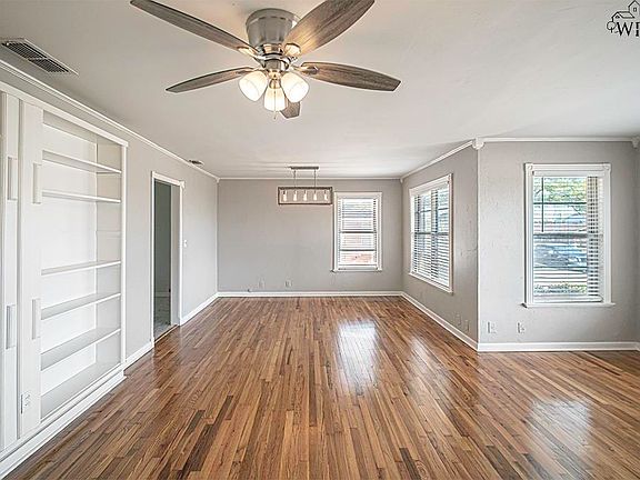 4th image of 808 N Park Ave