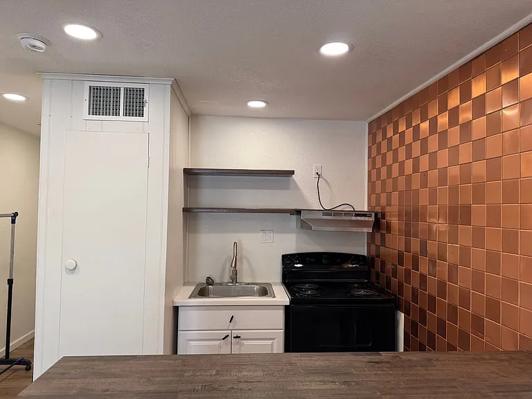 709 Madison St NE — Photo 6