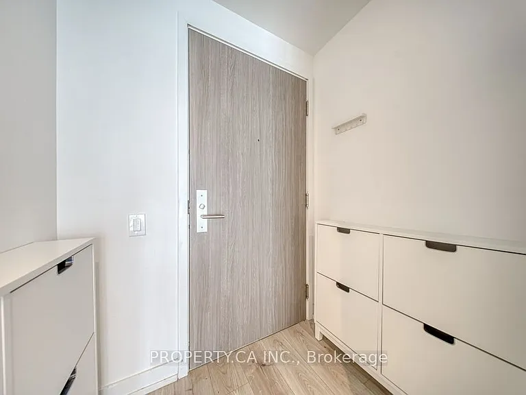 161 Roehampton Ave #3205 — Photo 6