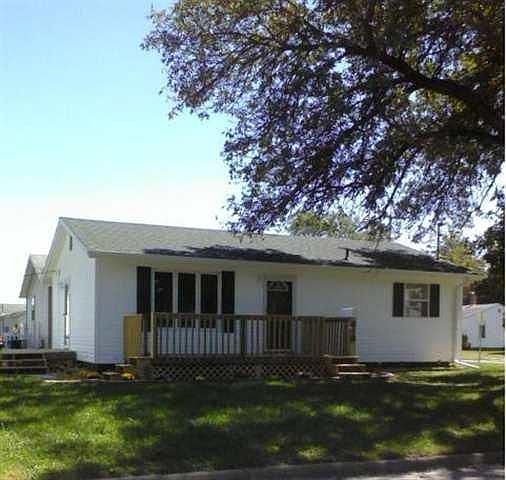 2nd image of 818 Bruce St
