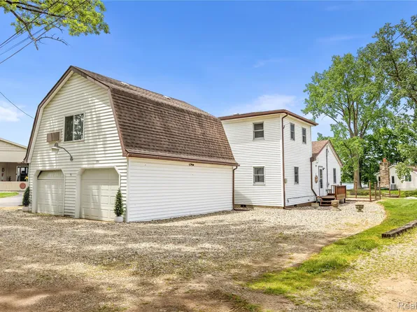 530 Roby Beach Dr, Coldwater, MI 49036