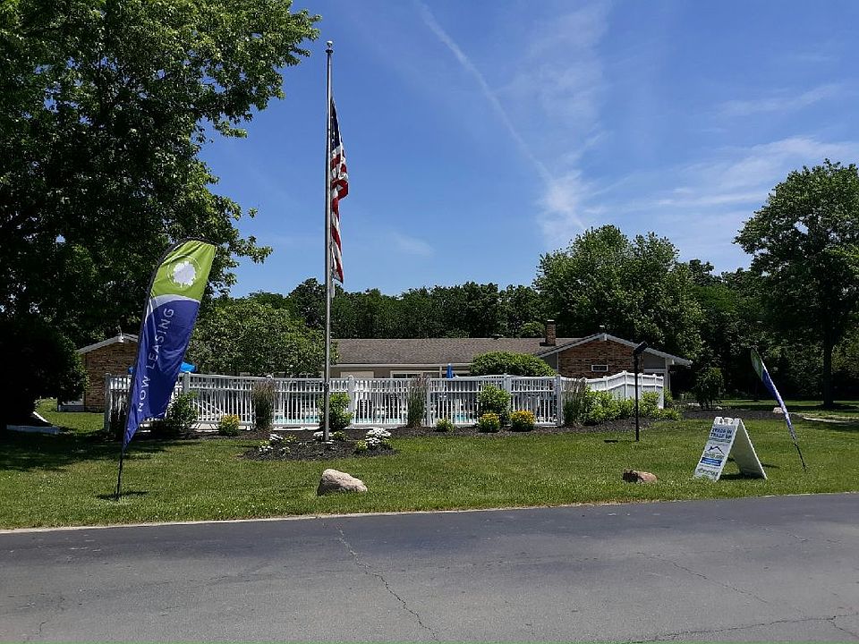 2nd image of 2320 W Washington Center Rd
