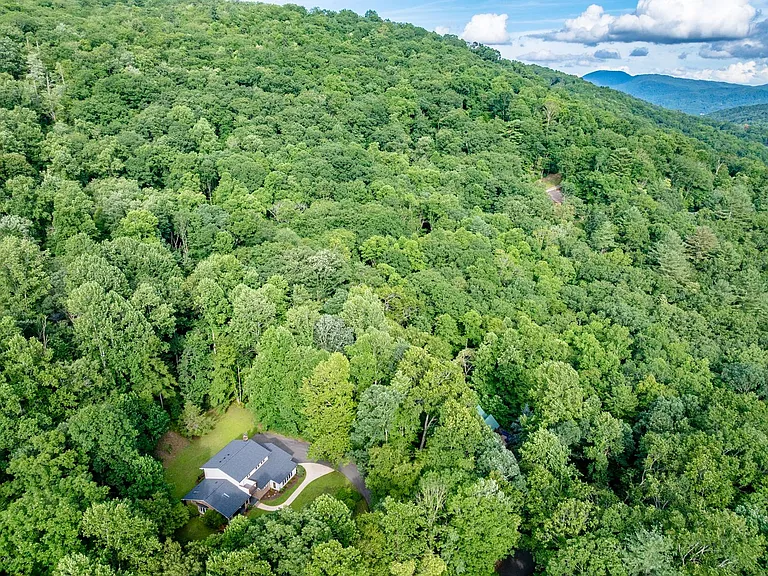 26 Indian Knob Rd — Photo 2