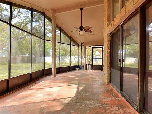 2nd image of 307 San Saba St