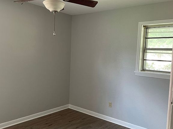 4th image of 4222 Parkway Dr