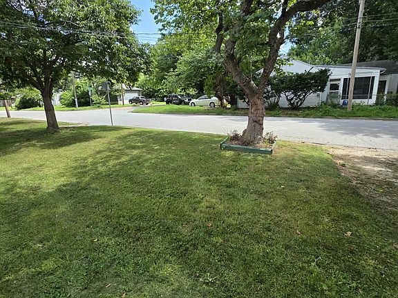 3rd image of 1125 S Main Avenue