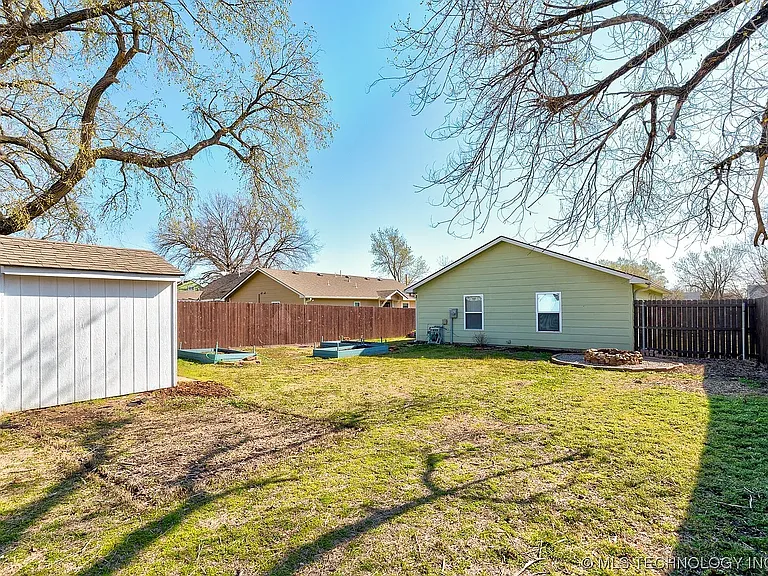 1449 S Oak Ave — Photo 22