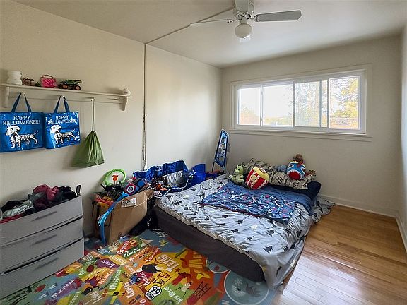 5th image of 2141 45th St