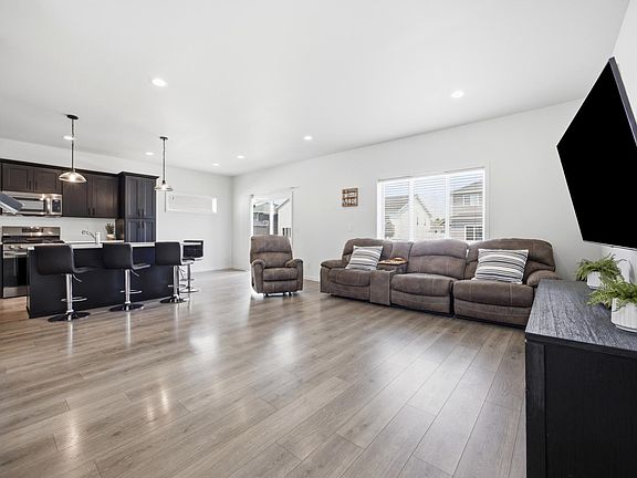5th image of 6653 Toronto Dr S