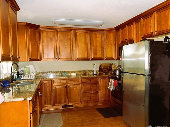 2nd image of 215 S Allen Street Dr