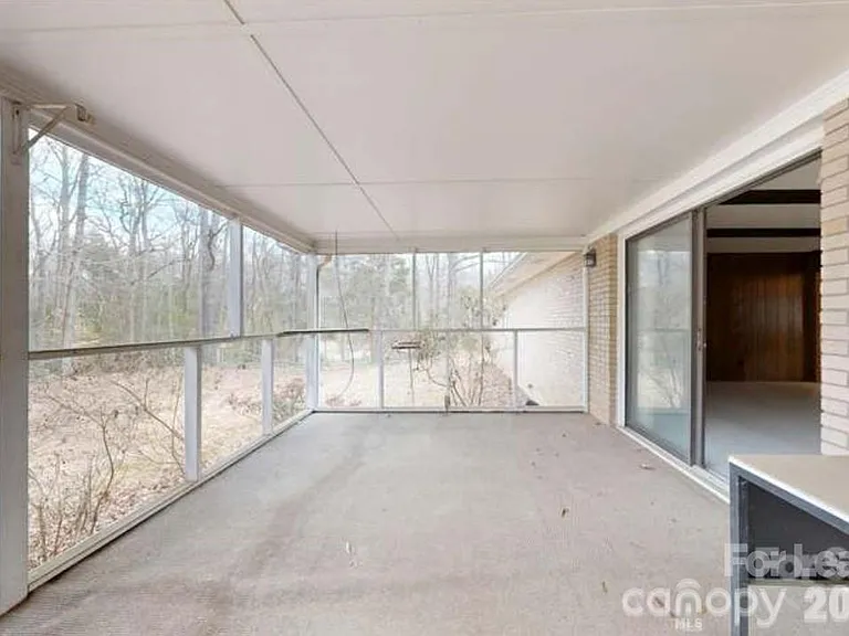 8122 Knollwood Cir — Photo 4