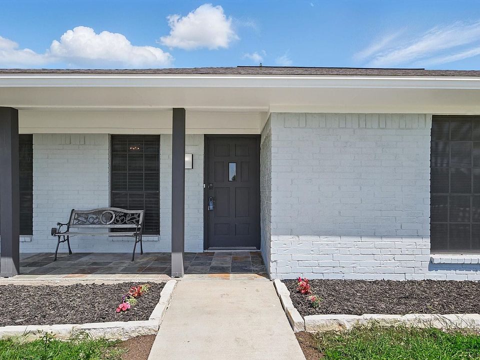 1st image of 2857 Parkhaven Dr