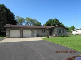 1187 Viola St, Neenah, WI 54956