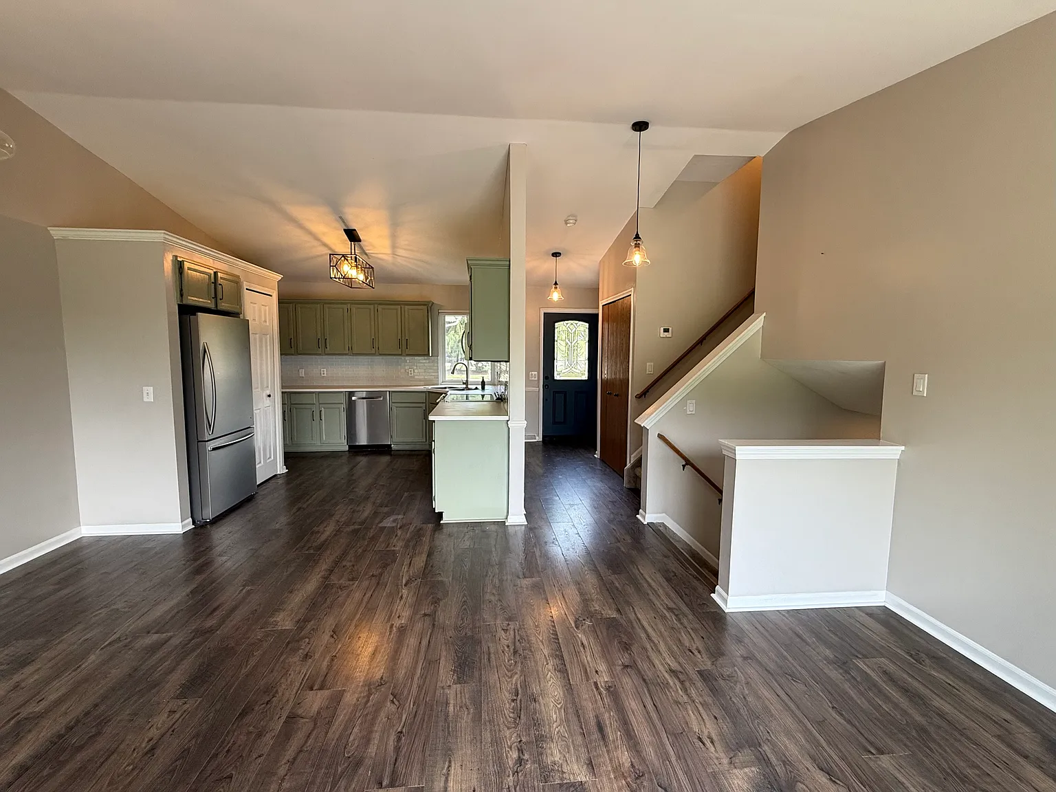 3 bed, 1575 sqft, $2,450 — Photo 3