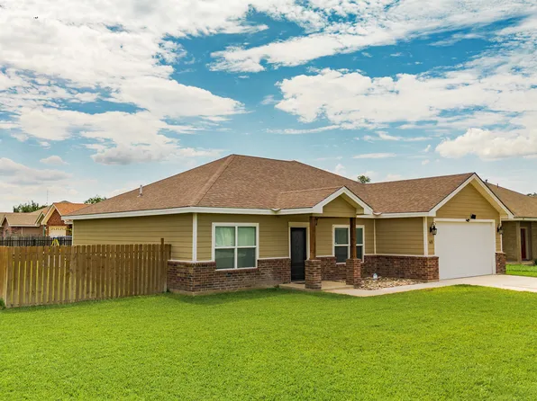 68 Sunday Ct, Uvalde, TX 78801