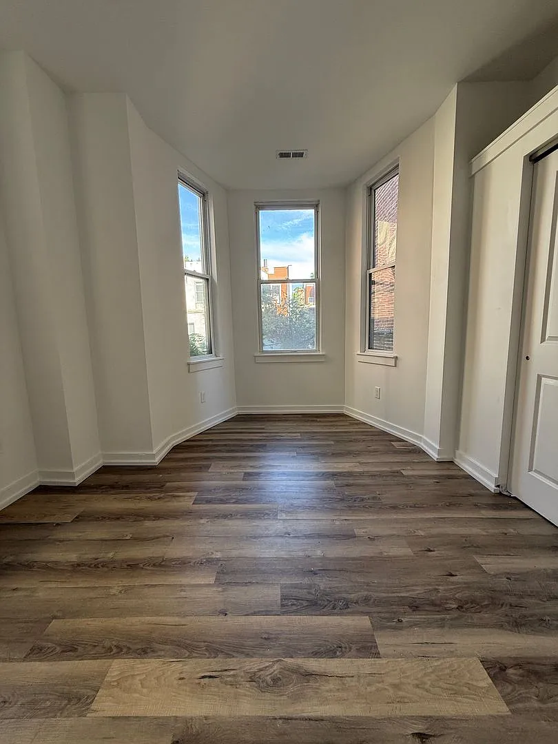 1bd | 1 Ba - 331 S 13th St #2r New Bathroom — Photo 1