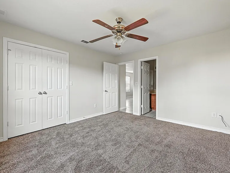 721 E College St — Photo 10
