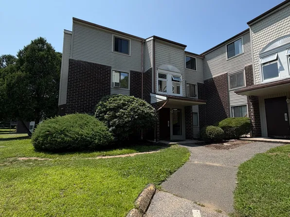 7 Padanaram Road #J216, Danbury, CT 06811