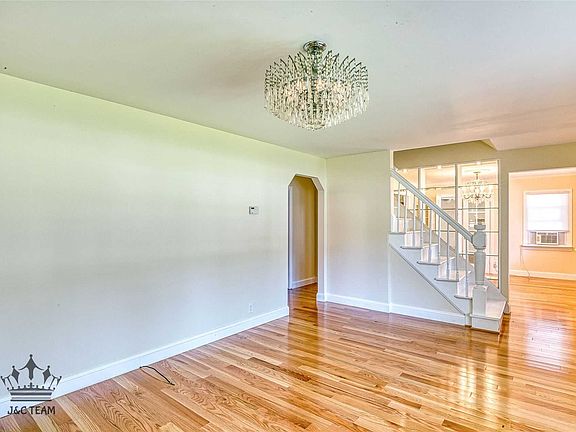 3rd image of 17 21st St