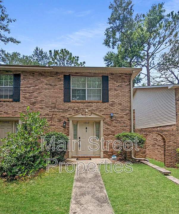 1313 Foxborough Dr