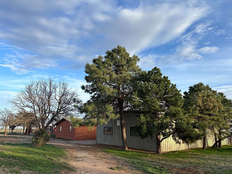 1st image of 1722 Woods Dr